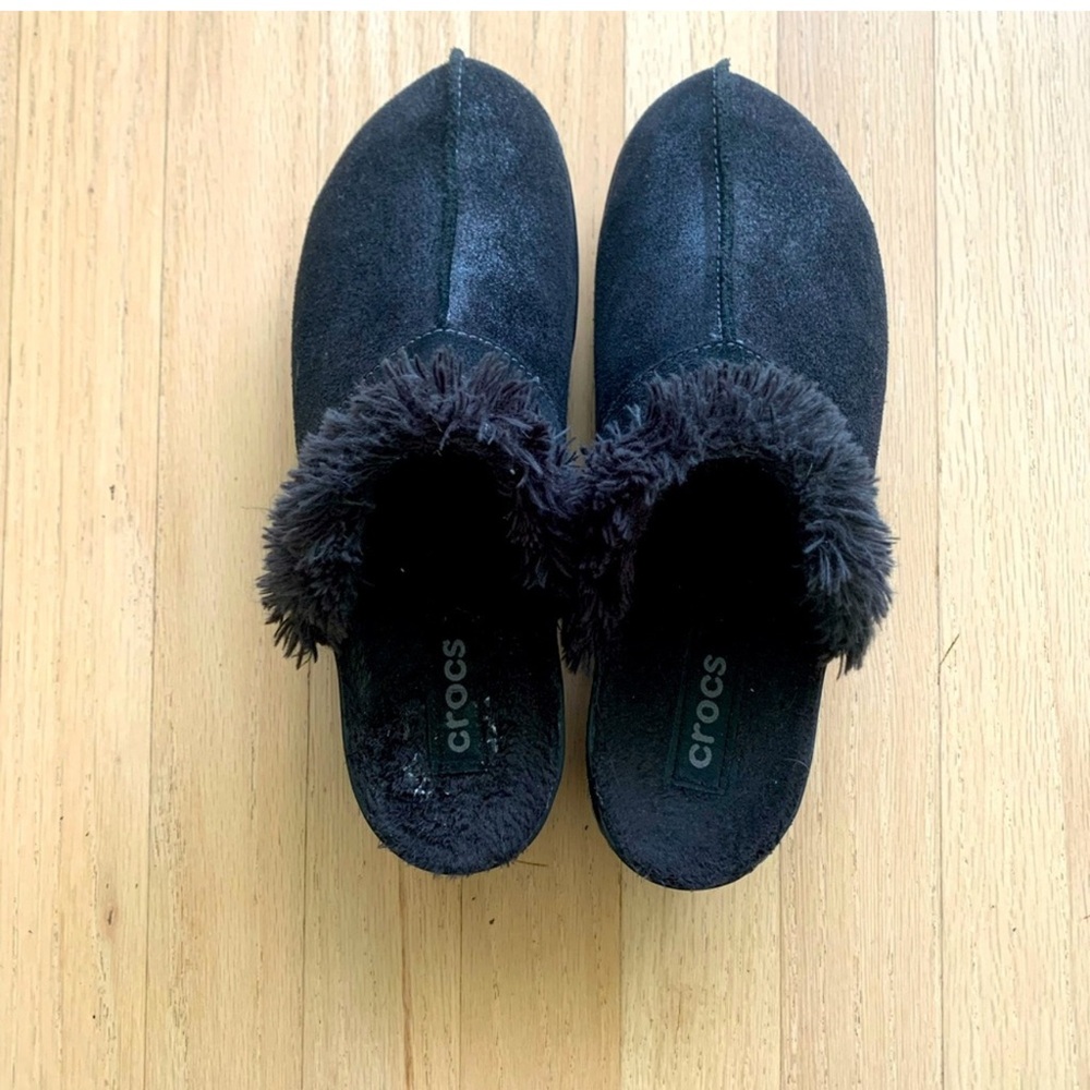 CROCS Black Fuzzy Lined Clogs